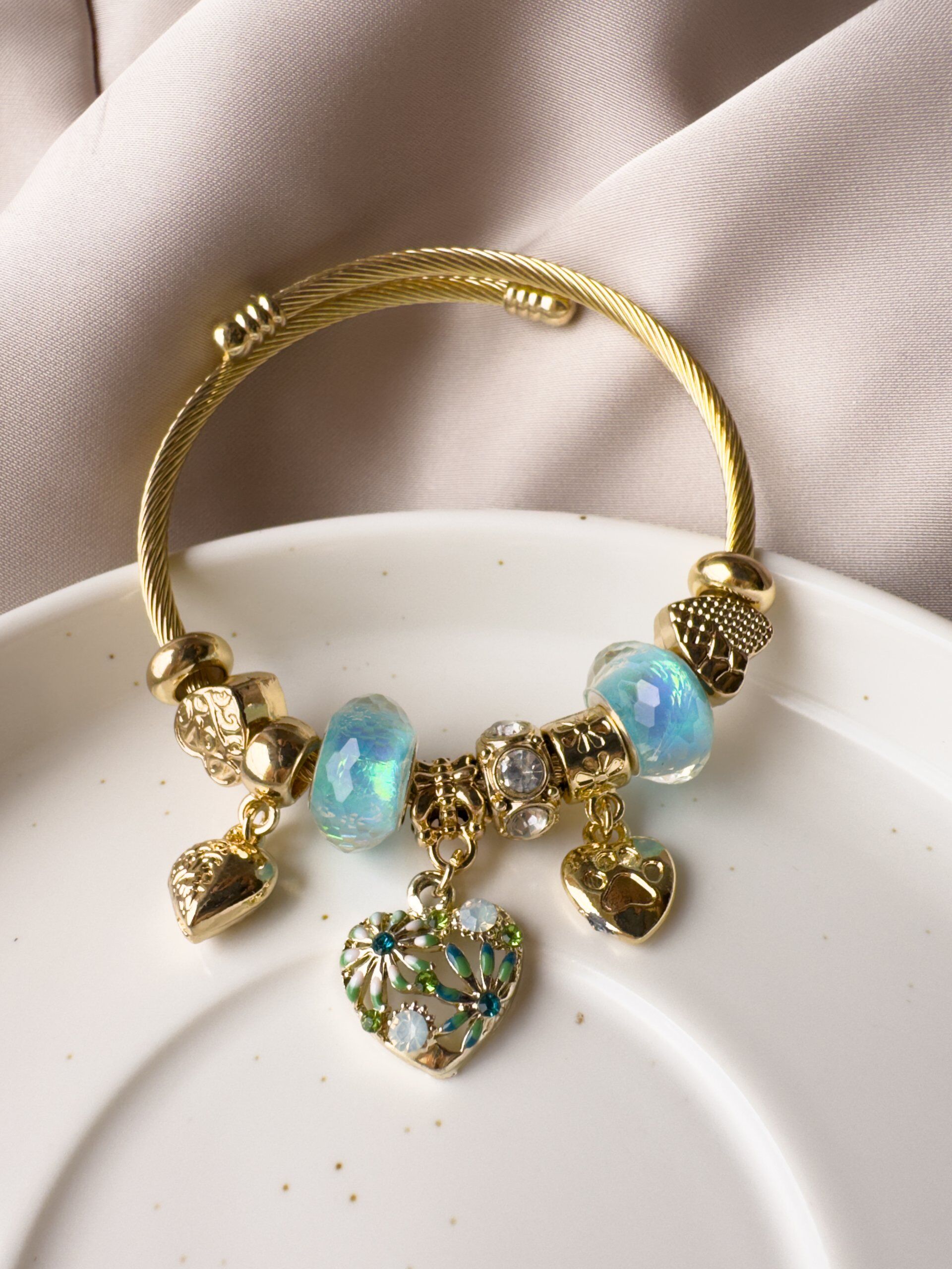 Brazalete con dijes corazon - Imagen 1