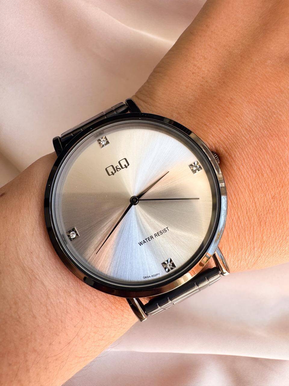 Reloj QYQ Q63A-522PY NEGRO - Imagen 1