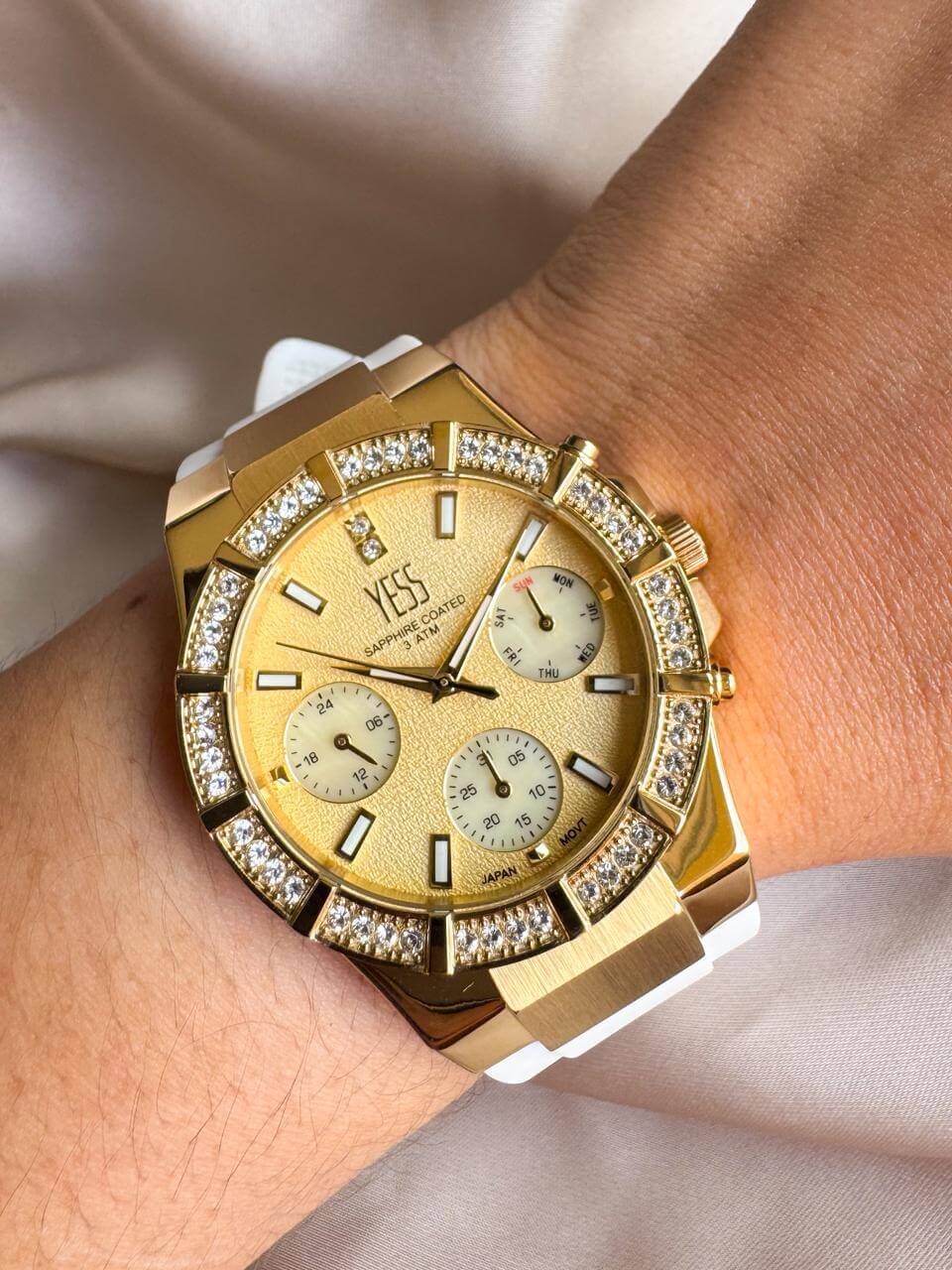 SMT-250504-03 YESS BLANCO CON DORADO SILICONA RELOJ YESS BLANCO SMT-250504-03 - Imagen 1
