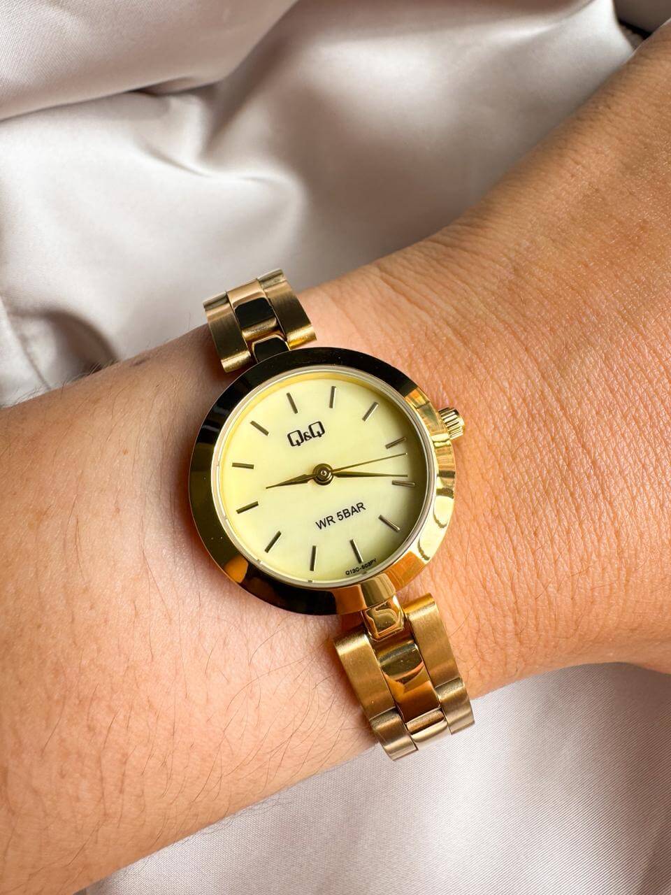 Reloj QYQ Q13C DORADO JOYITA - Imagen 1