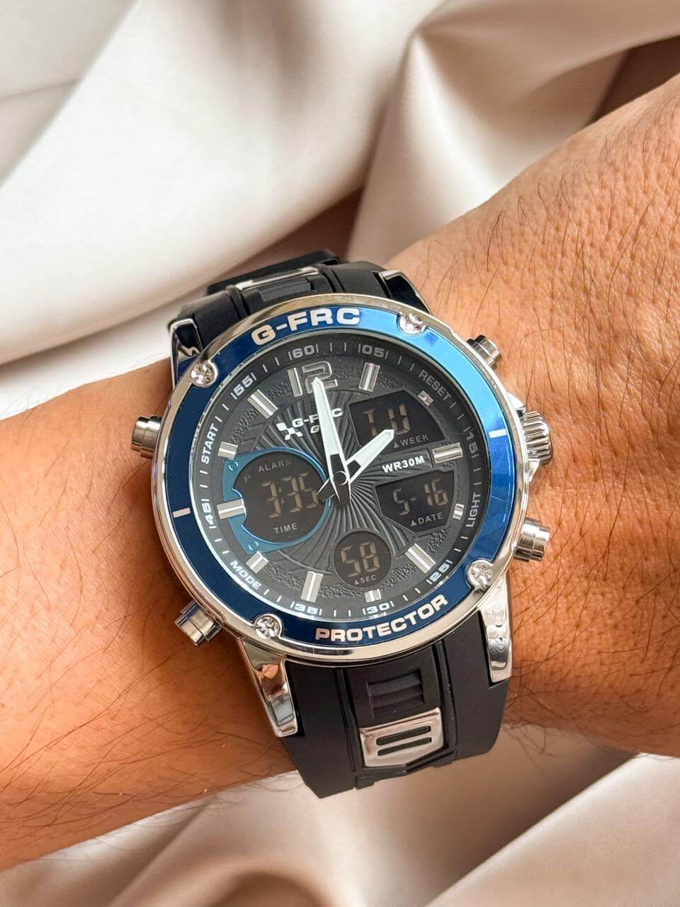 Reloj G-FORCE casco negro azul - Imagen 1