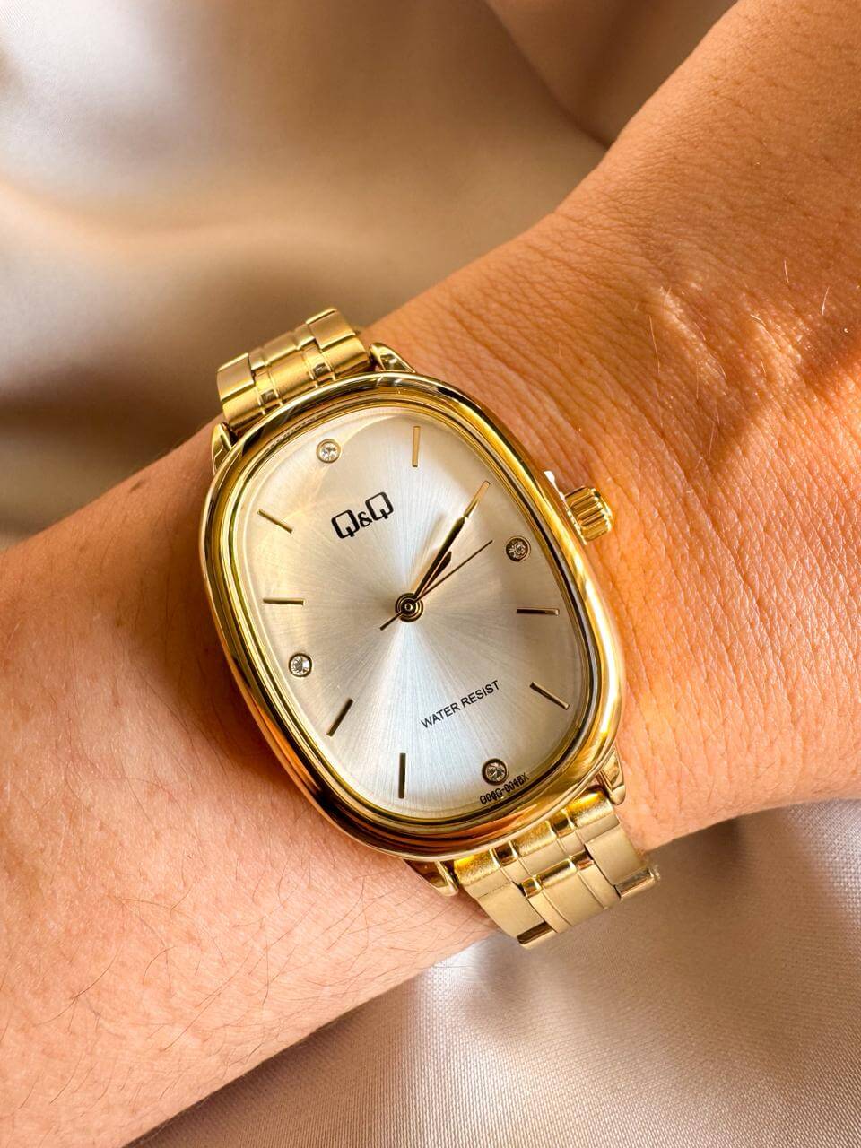 RELOJ QYQ QYQ Q06C004PY DORADO - Imagen 1
