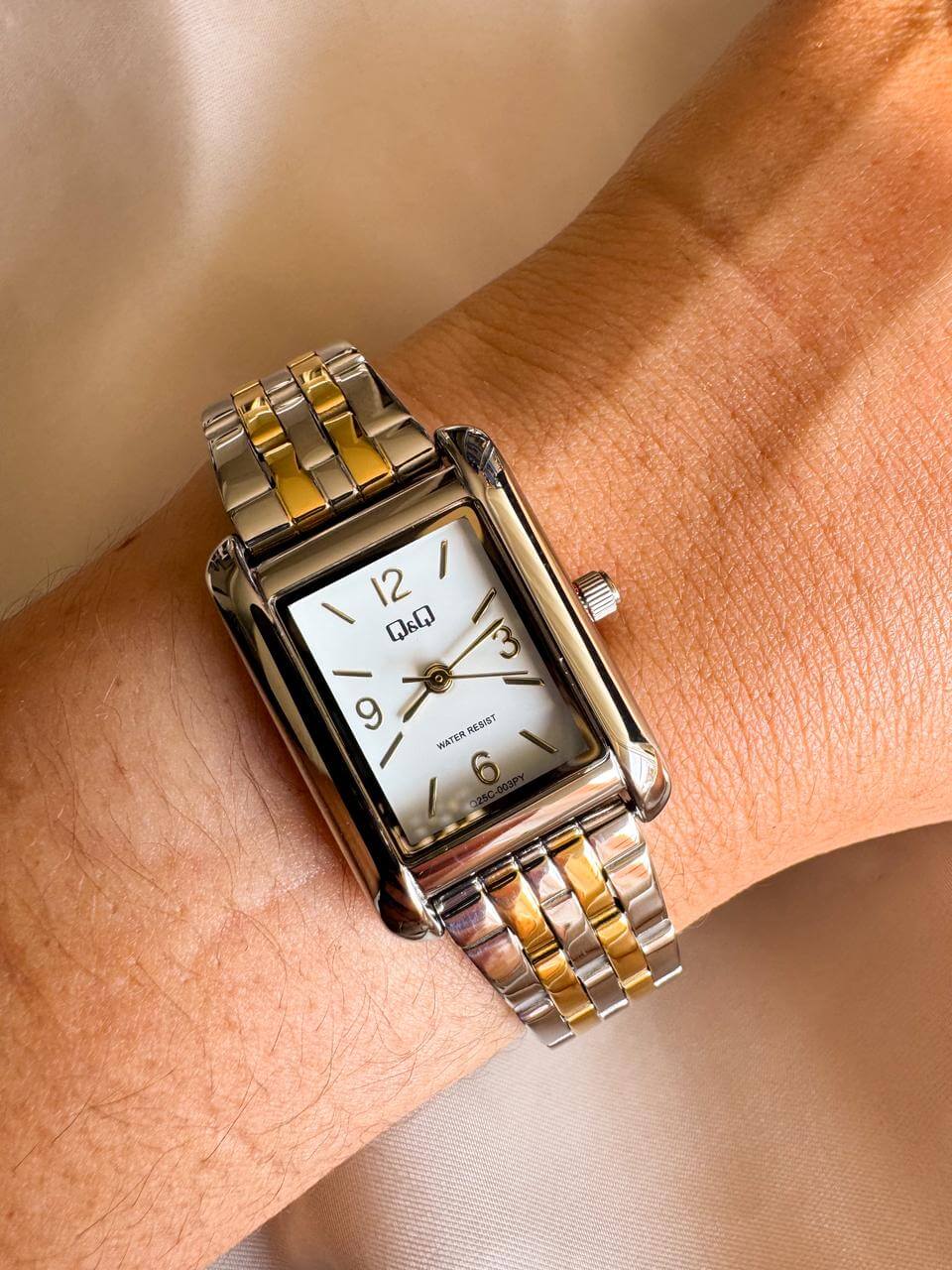Reloj QYQ Q25C-003PY BICOLOR - Imagen 1