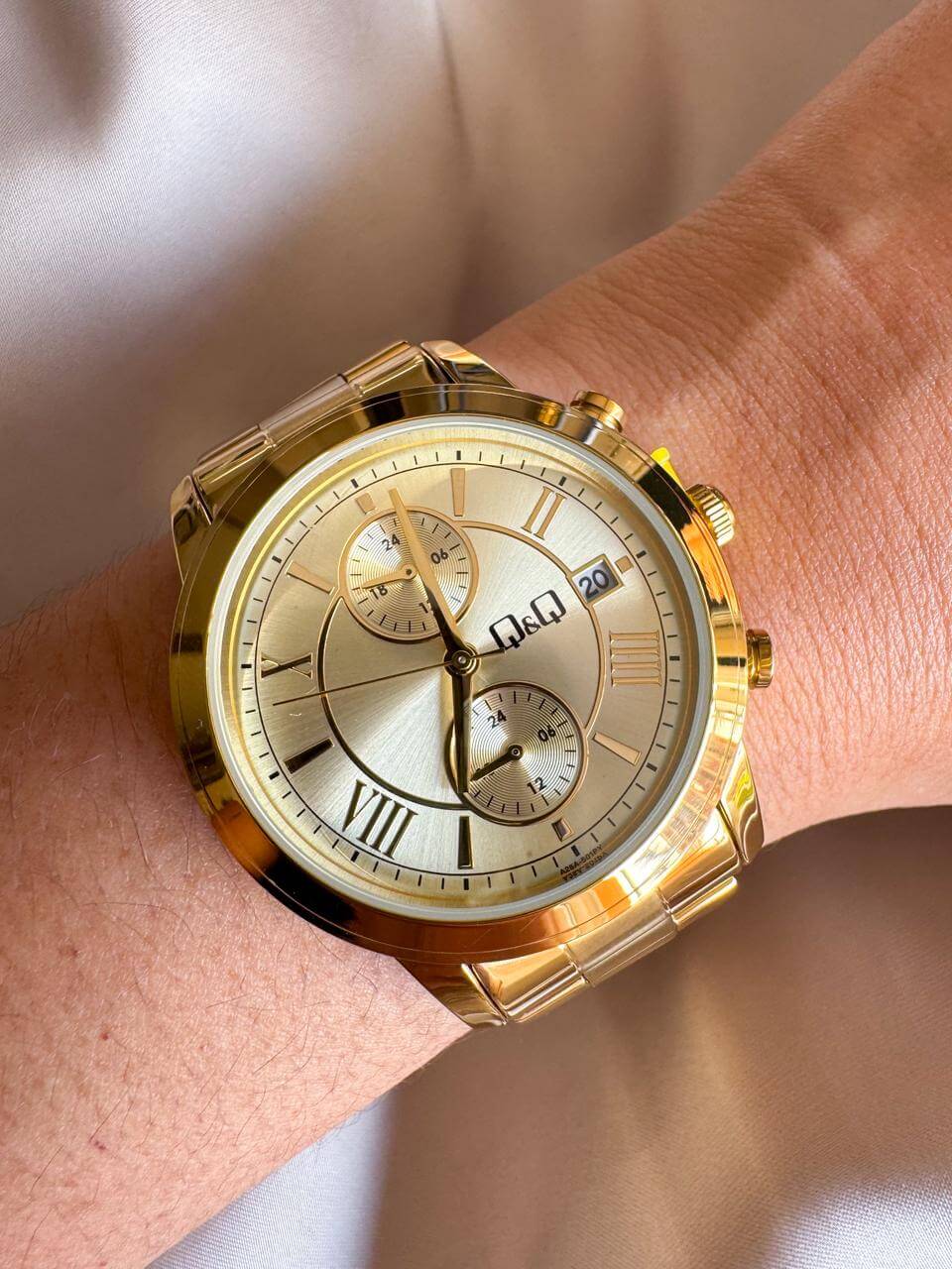 RELOJ QYQ A25A DORADO FONDO DORADO - Imagen 1